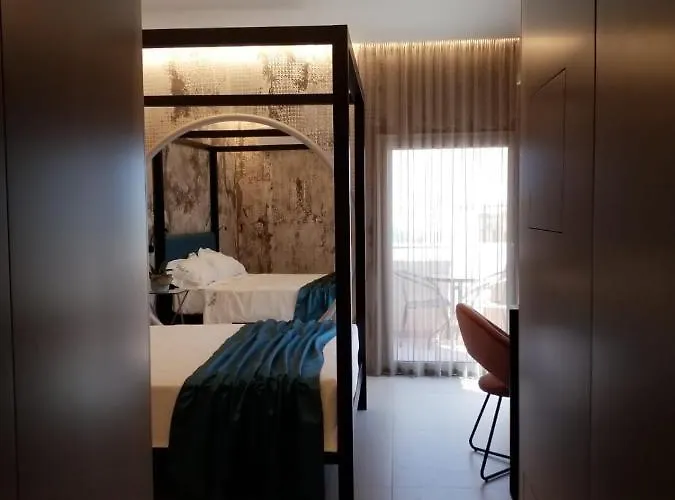 לינה וארוחת בוקר Hedone Design Experience 4*